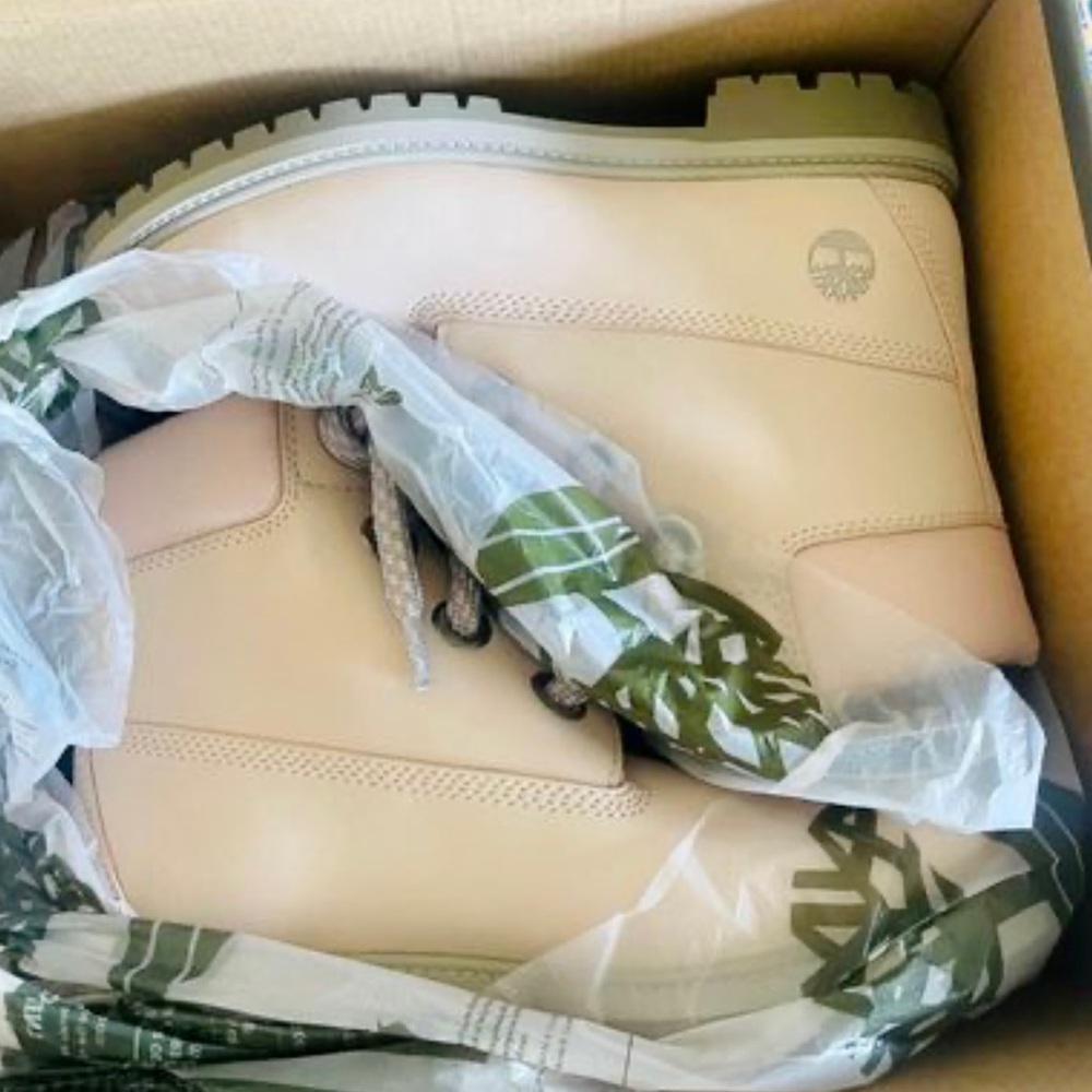 Brand new timberland boots so beautiful baby pink women